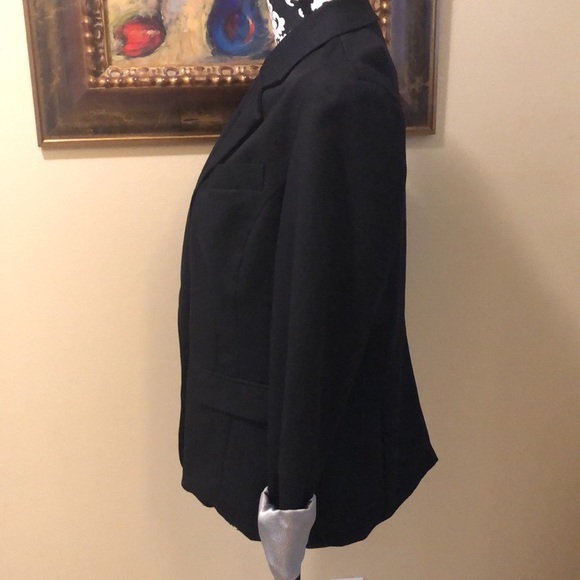 Charlotte Russe Classic lined 1 button blazer, roll satin & lace detail sleeves - Picture 6 of 12